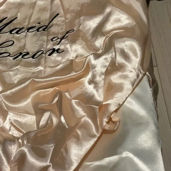 Maid of honor embroidered robe - Picture 2 of 3